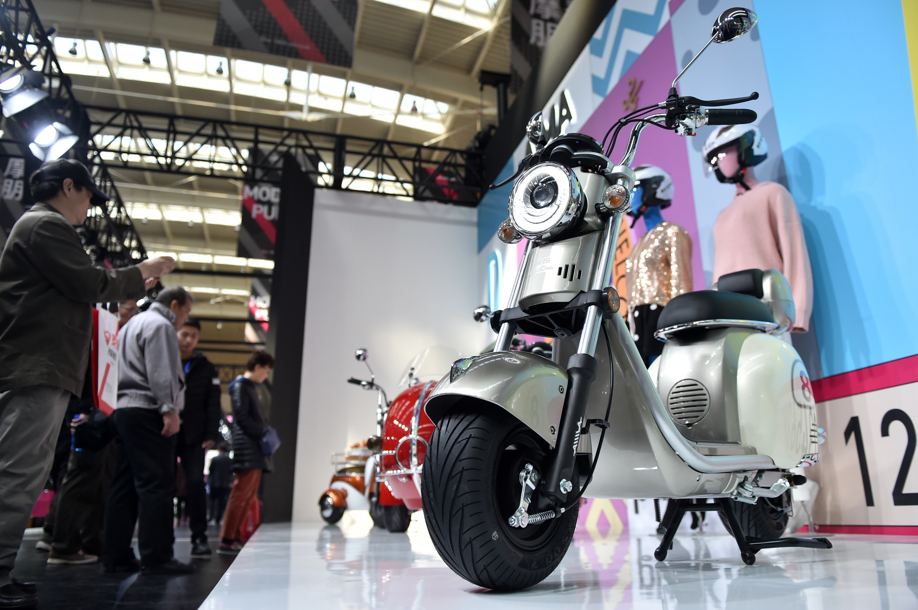 天津举行自行车电动车展(2)