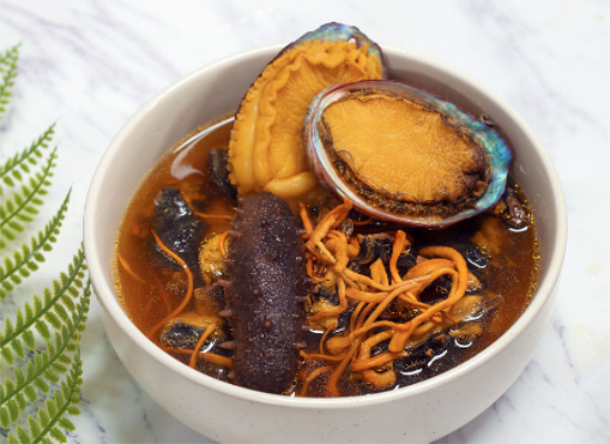 栗子乌鸡汤和海参鲍鱼虫草花炖乌鸡,做法简单,很适合滋补身体!