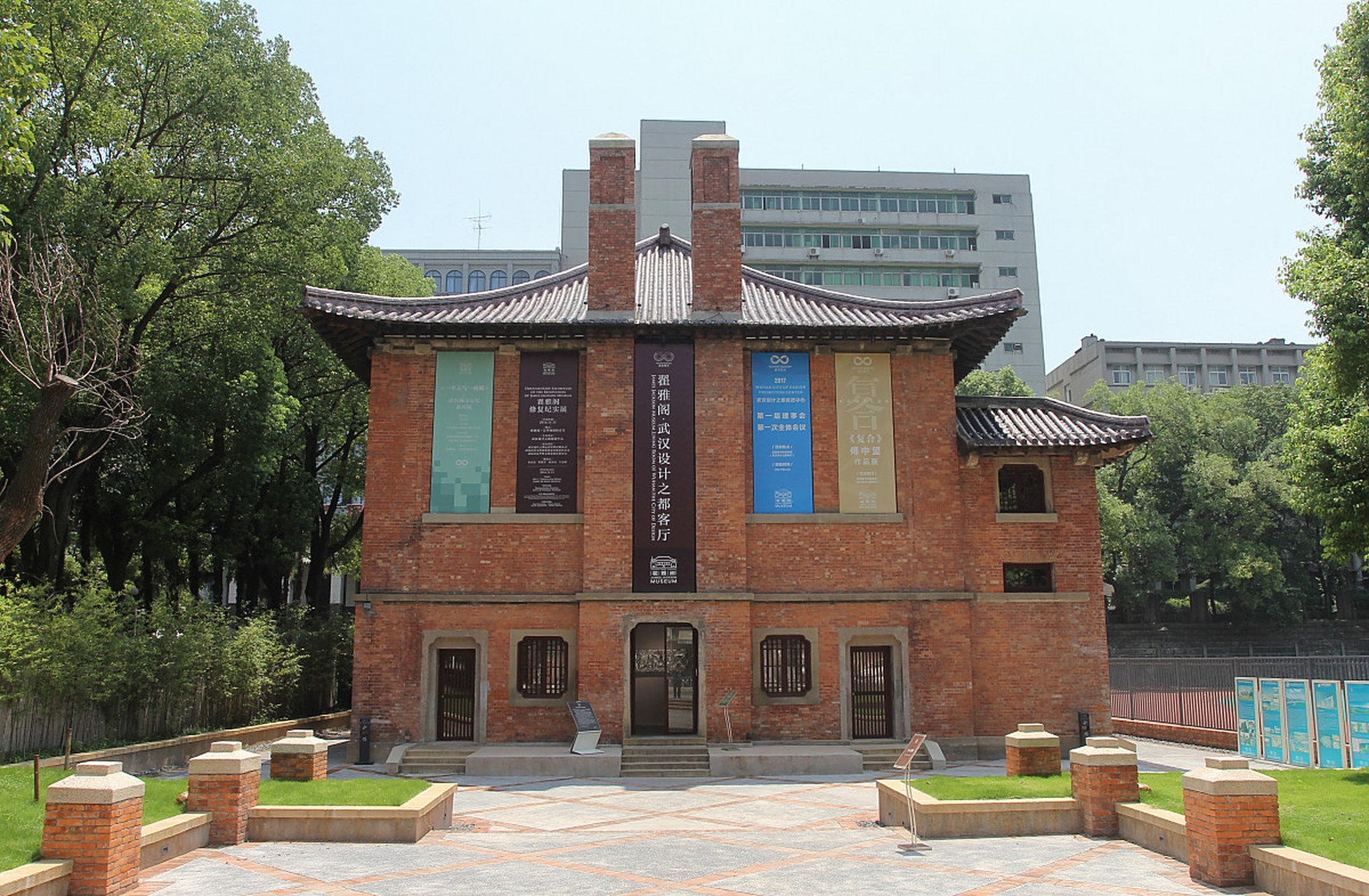 湖北中医药大学,武汉市武昌区昙华林188号(昙华林校区).