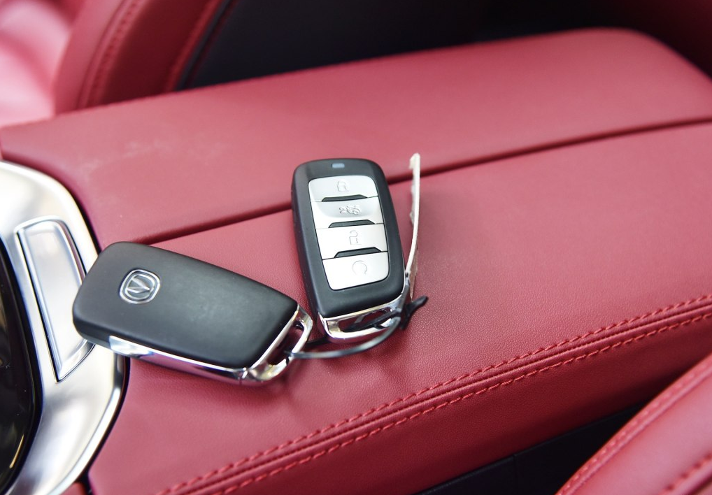 长安cs85旗舰版实车到店,内饰细节首曝,这实力还买啥柯迪亚克gt