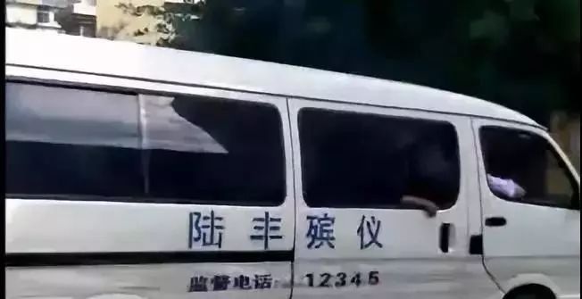陆丰某地学校一13岁女学生坠楼?
