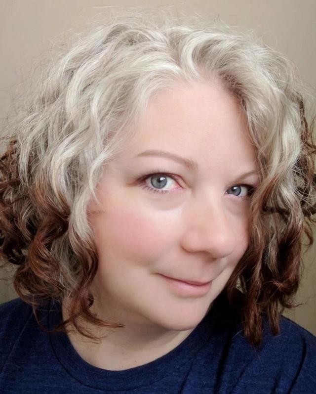 20位白发美魔女,看着她们漂亮的白发,马上消除你对白发的抗拒感