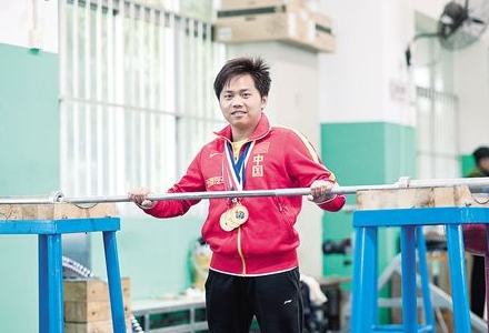 致拼搏路上的自己:东方大力神之吴数德,他的故事你了解多少