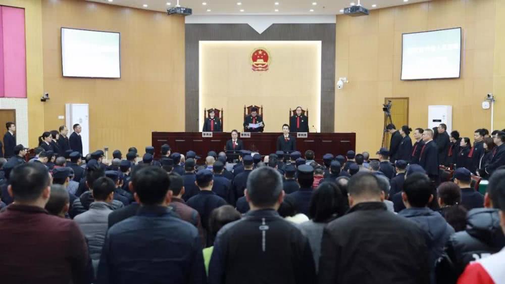 持枪伤人跨境赌博暴力讨债,广东韶关黄友芳等23人涉黑案宣判