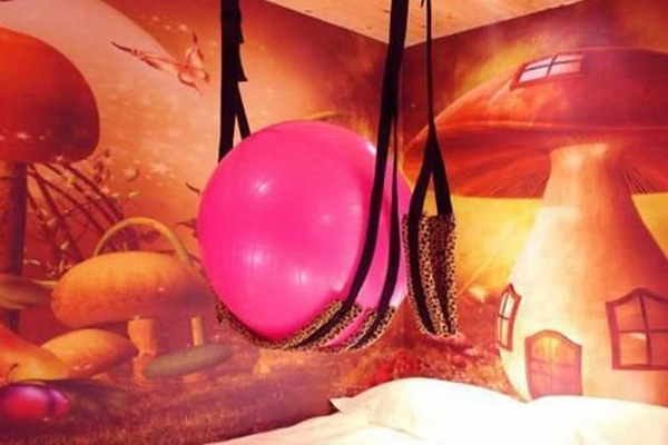 情侣酒店房间内