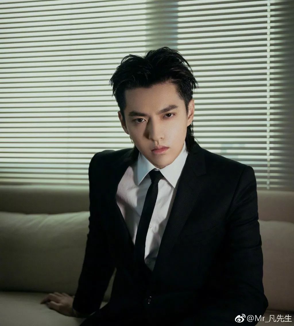 吴亦凡忙副业?马苏花式博风头?孙莉没收入?杨超越扮相获捧?