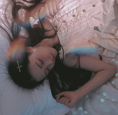 天使少女真空居家躺床,刚刚发育的小白兔很诱人,清纯得刚刚好