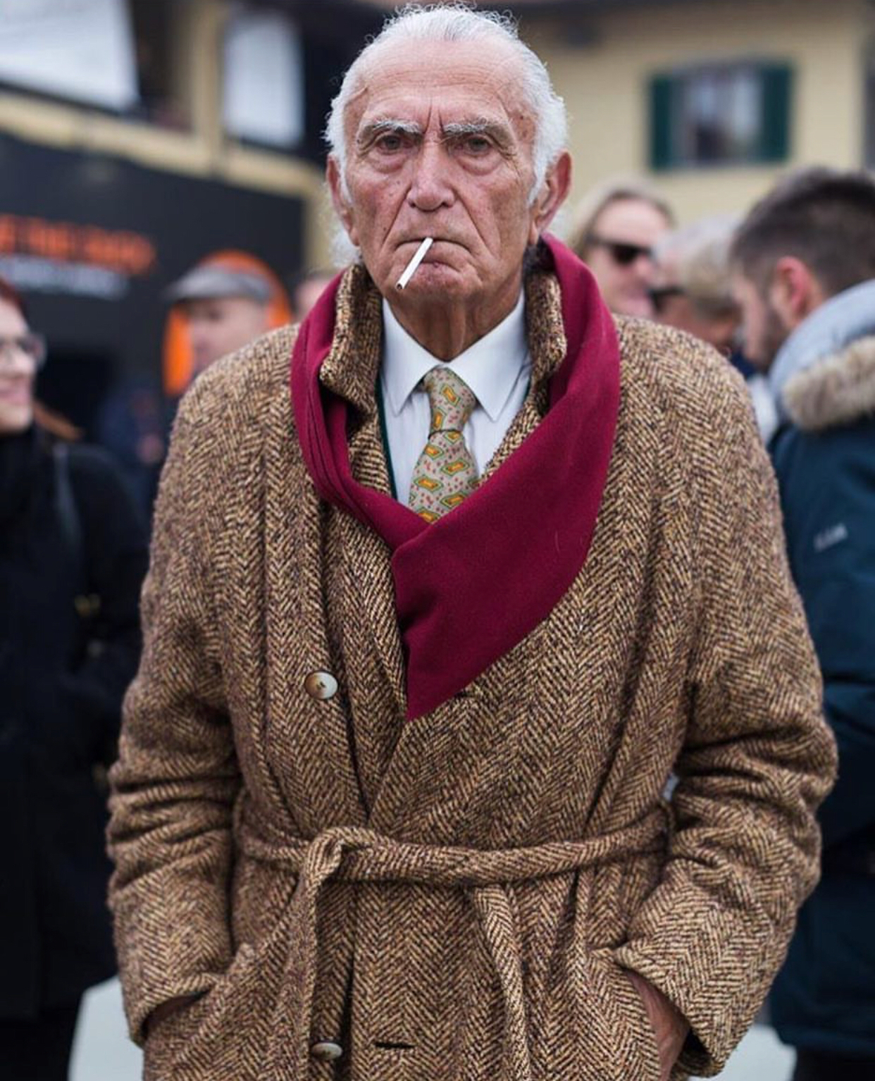 街拍欧美的时尚老人,潮流不分年龄界限,任何人都拥有时尚的权利