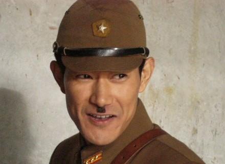 二战时,日军为何要在鼻子下面留一撮胡子?原因让人哭笑不得