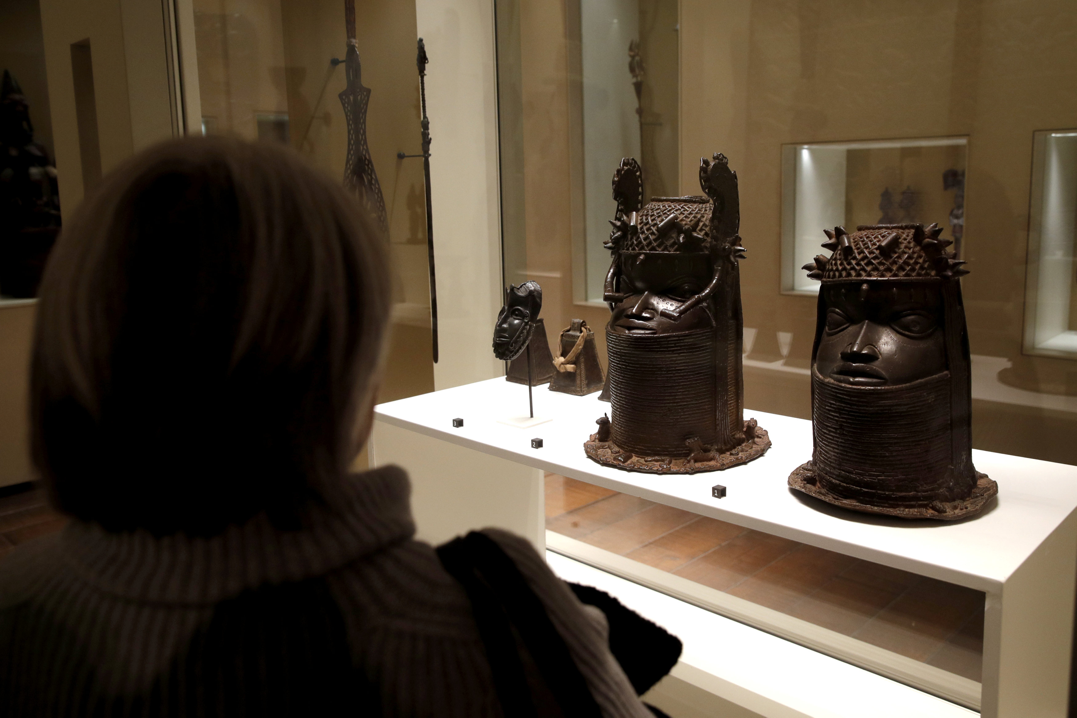 法国决定向贝宁归还26件文物