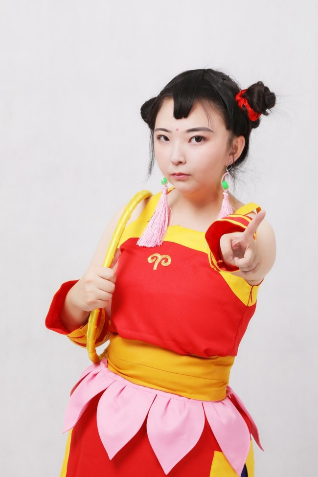 美女cos小哪吒,是不是有点可爱?