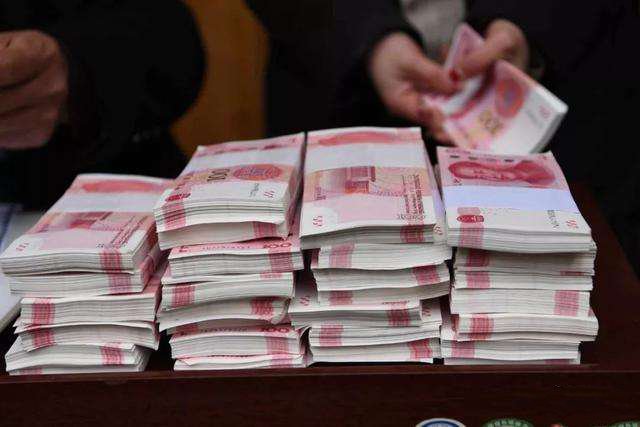 手里有50万闲钱,通过理财一天能稳定200元收入吗?
