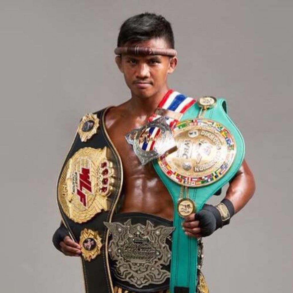 泰拳王播求,女护士体检时发生尴尬一幕,网友:不愧是36年童子功