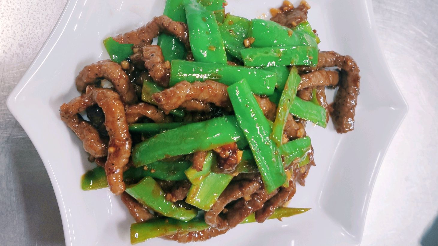 厨师长教你:杭州经典名菜尖椒牛柳,味道鲜香嫩滑