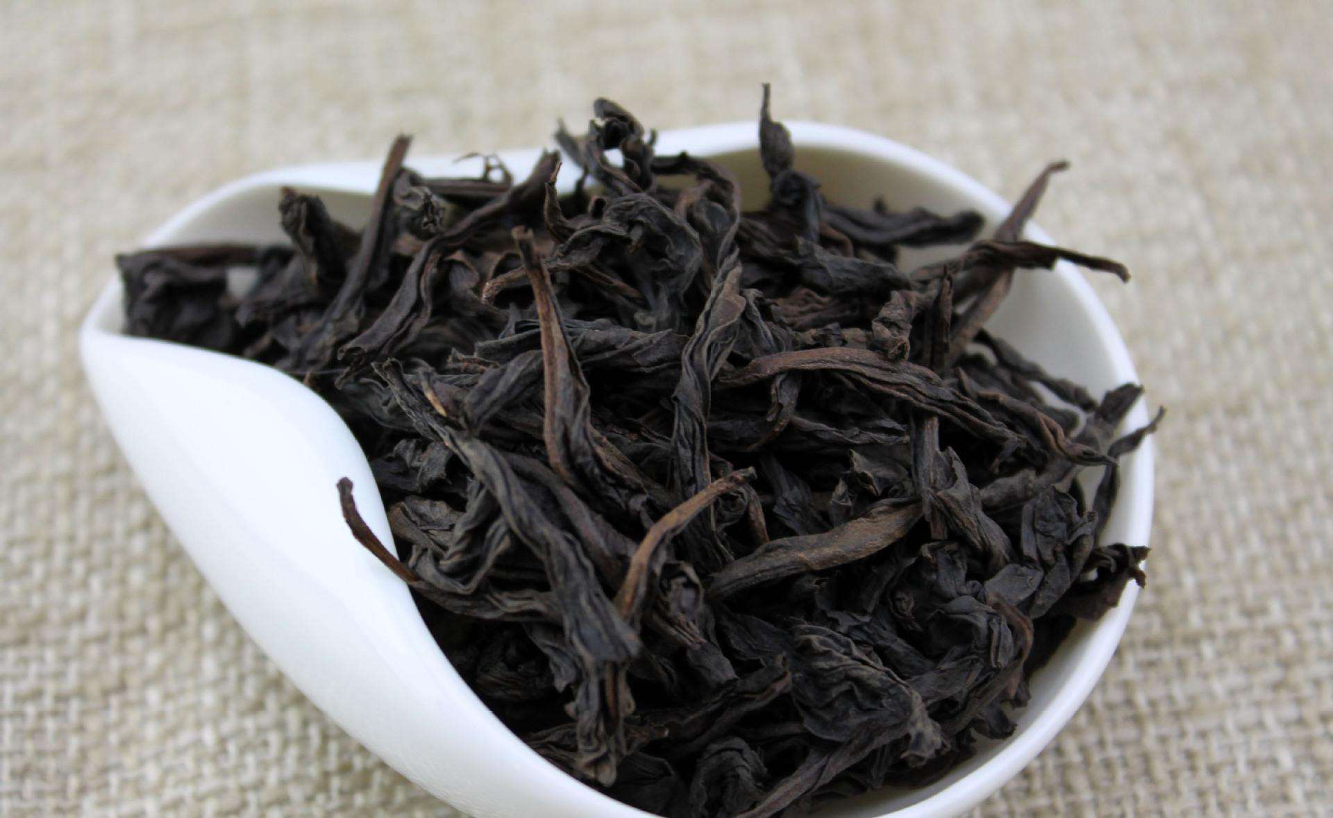 茶叶制成的过程,还有茶树本身有很大的关系,就比如小编之前喝到的武夷
