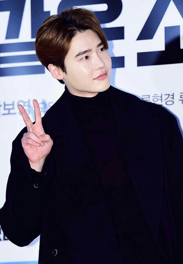 卖萌wuli二硕可是专业滴 李钟硕剪刀手特辑