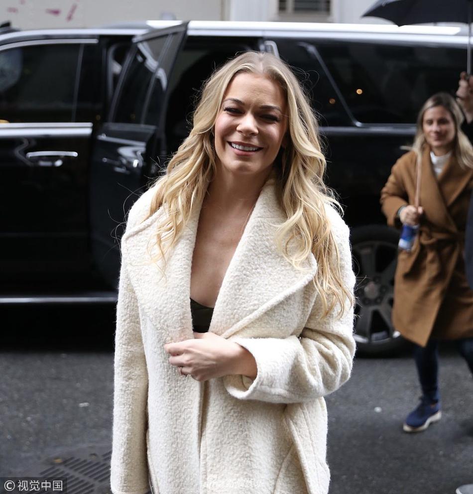 当地时间2018年11月6日,美国纽约,黎安莱姆斯(leann rimes)现身街头.