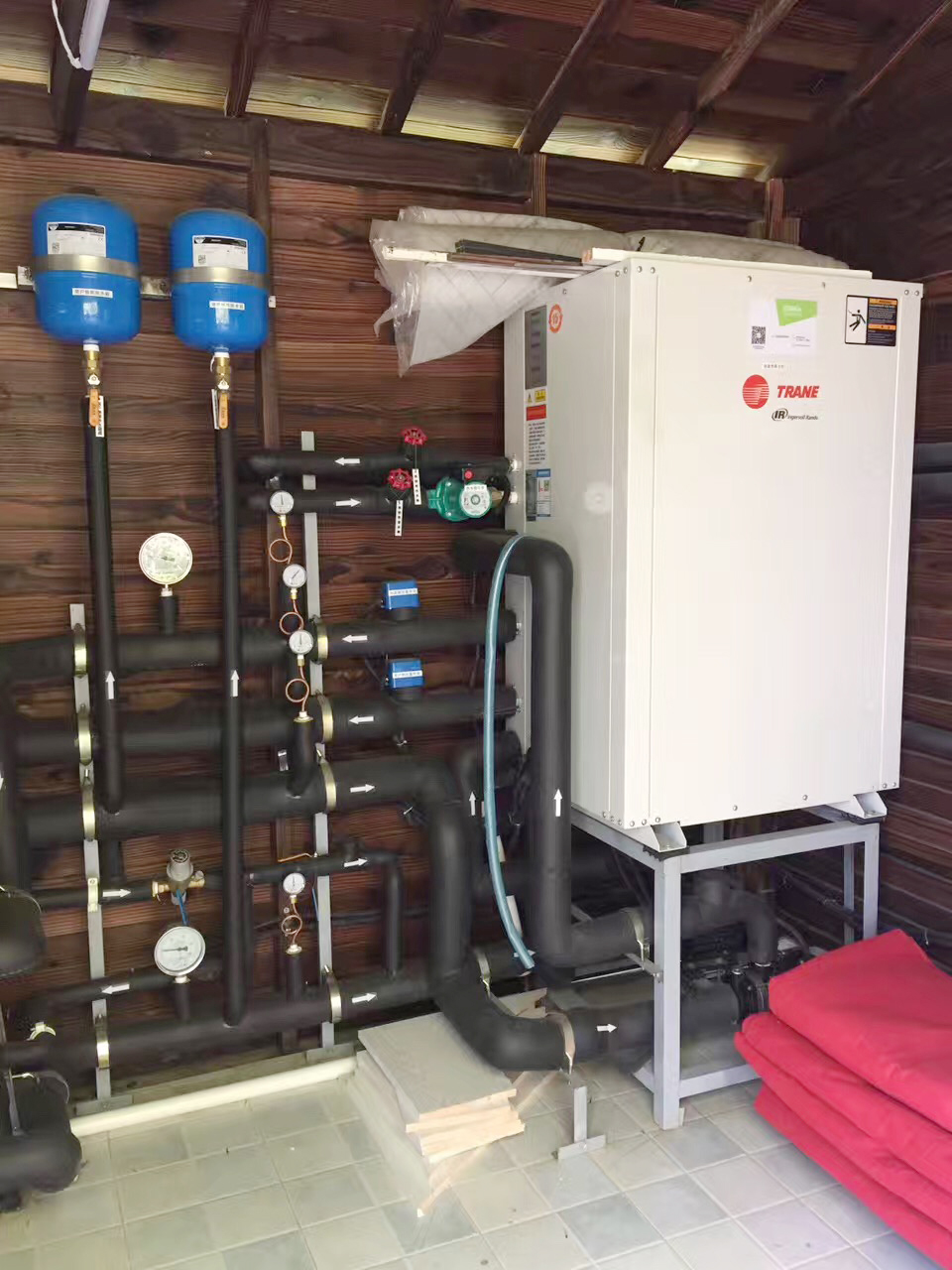 水源热泵安装实物图图片