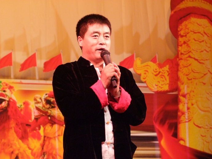 他是东北笑星上过春晚,曾拒绝赵本山的邀请,现混得比徒弟差