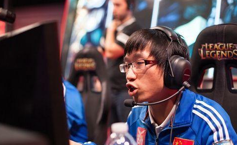 rng现任教练tabe,曾被ig粉丝怒骂"电竞汪精卫"结局却遭打脸!