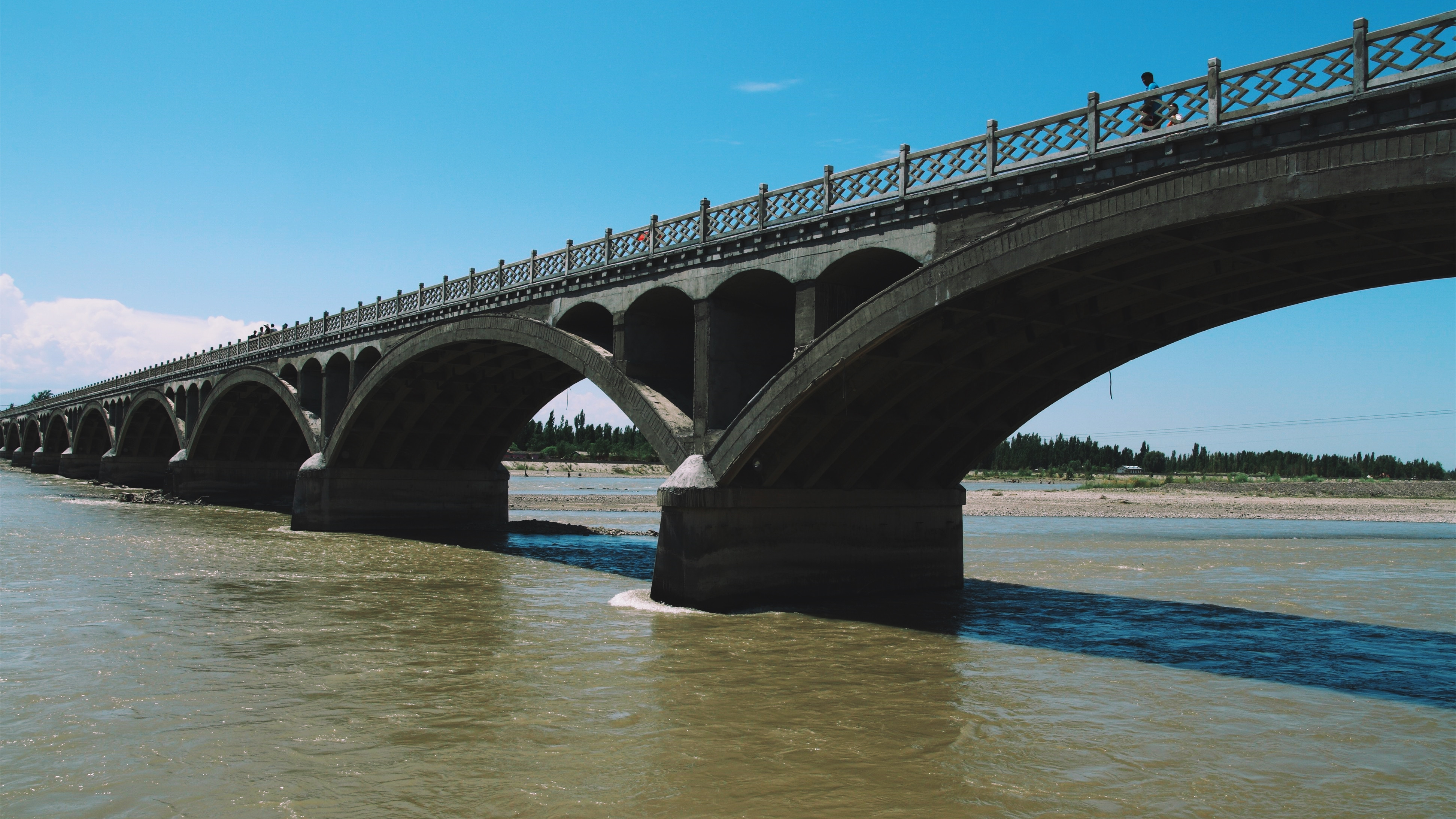 除了武隆喀斯特,伊犁河大桥,风景非常美的旅游休闲场所还有这些呢