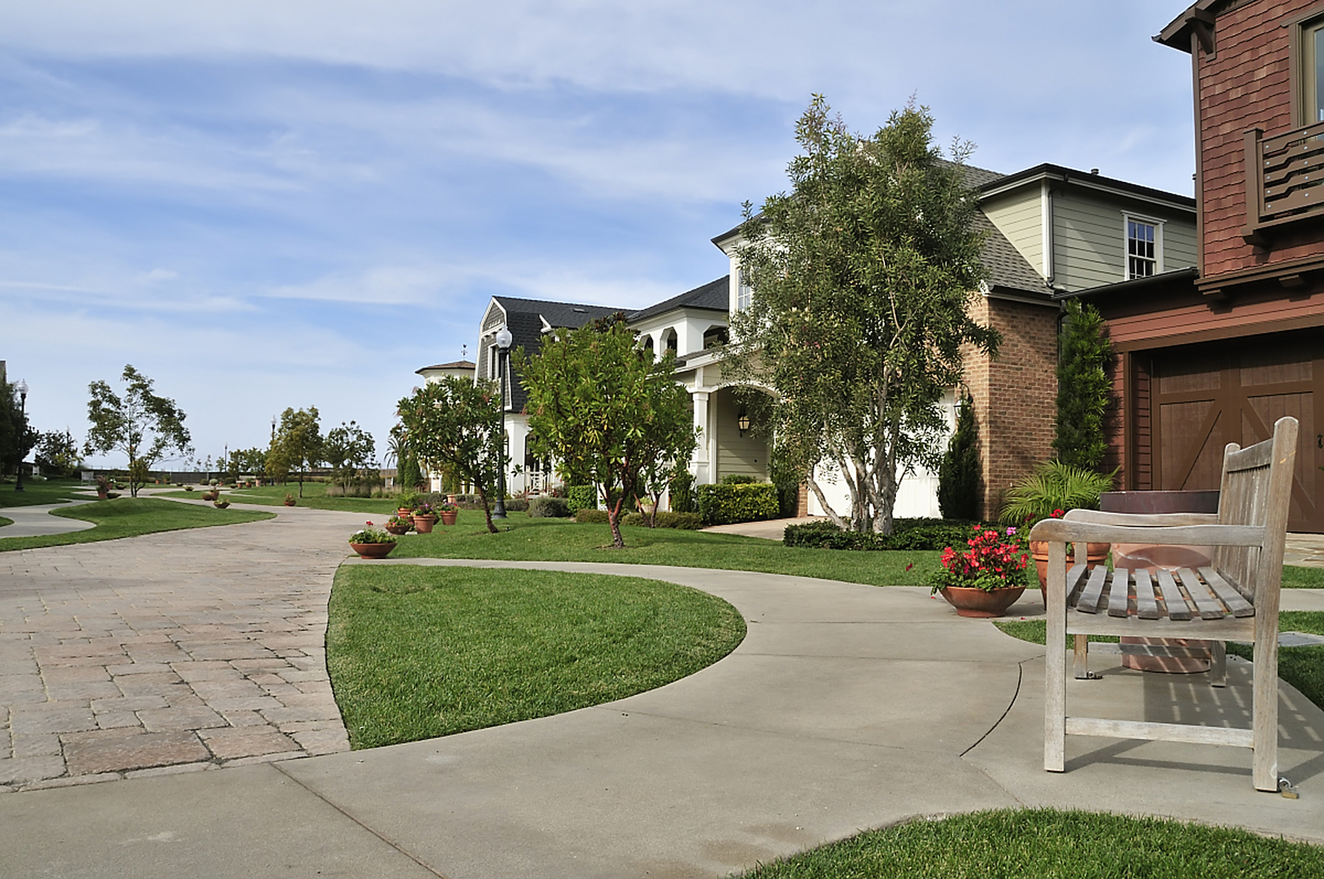 适老新居住,作为一种针对老年人群体设计的住宅模式,其核心理念是