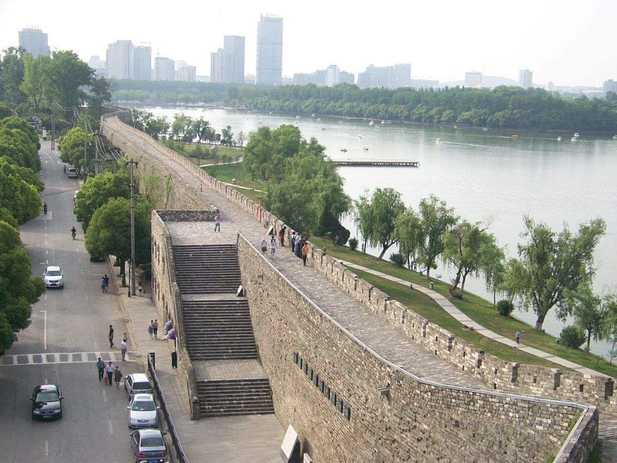 建筑恢宏的太平天国天王府遗址,标识很不清楚的栖霞山……细数江苏·