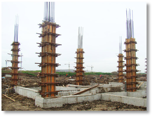 构件不能直接连续贯通落地,而通过水平转换结构与下部竖向构件连接