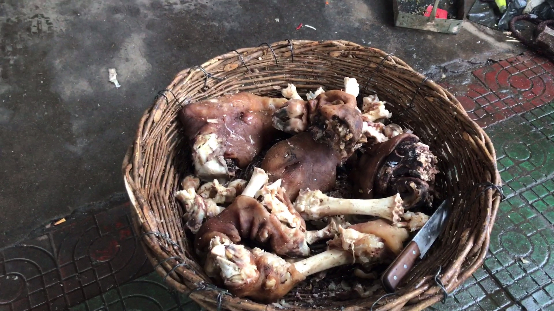 在农村怎样给牛蹄筋退毛?这种做法和超市里面卖的有什么区别吗?