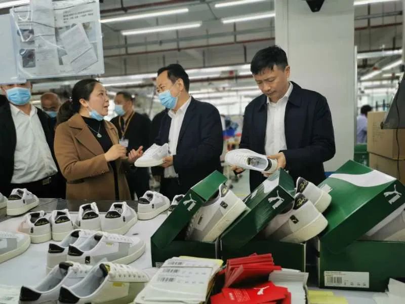 蒋善生深入宁远新田调研轻纺制鞋产业