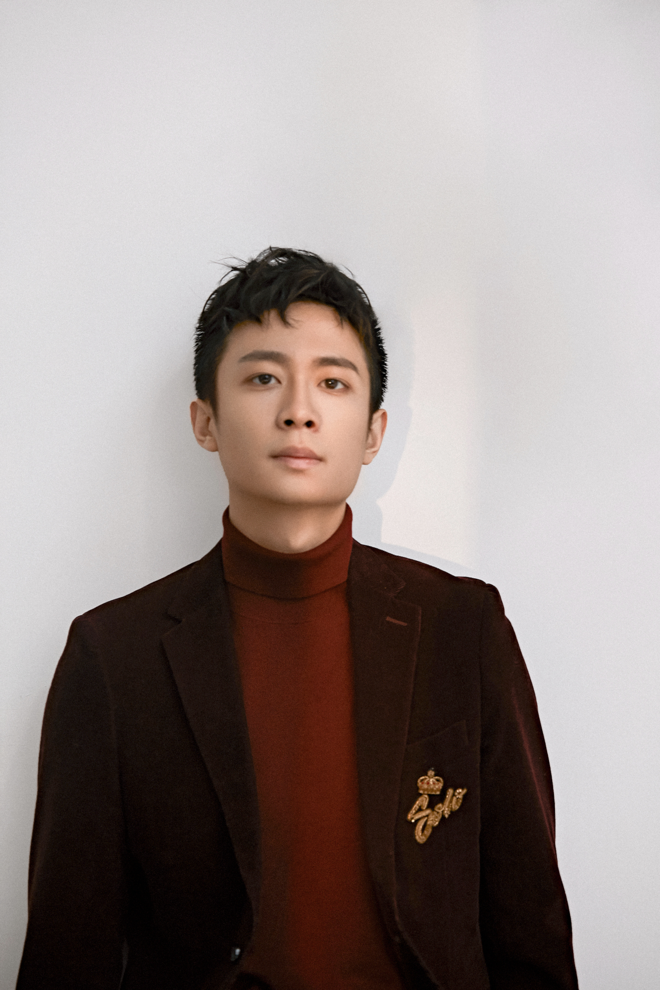 赵倬霆冬日质感写真曝光 少年眼神展现纯粹本真