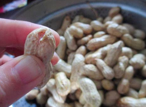 想吃咸水花生,只浸泡是不够的,多加这一步,花生入味又香脆