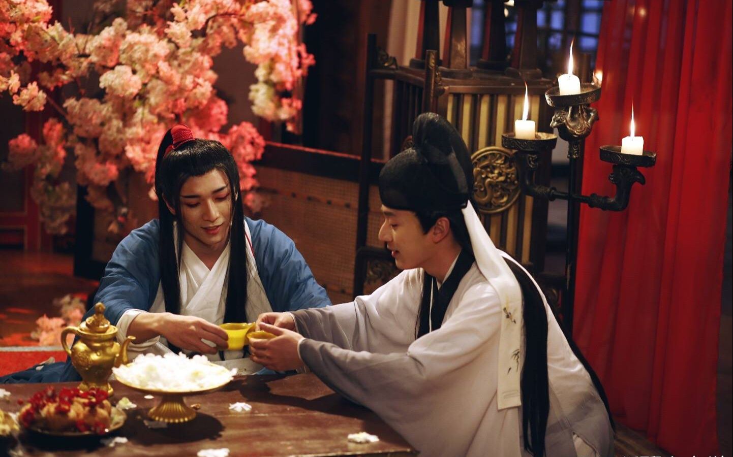 男狐聊斋:花开半赏 酒饮微醺 一坛栏杆意 醉了上千年