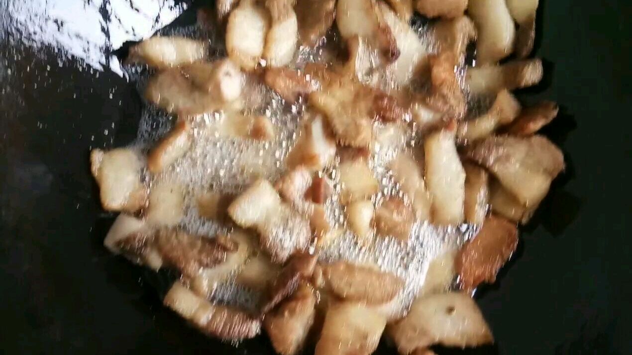 红烧肉、番茄鸡蛋,自己学着做饭,一日三餐就吃这些了