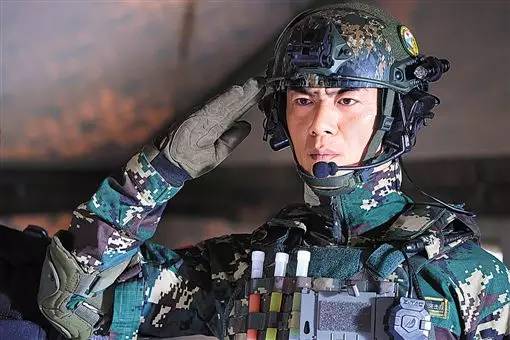他当过郑伊健的保镖,多年后他成了银幕"特种兵王"