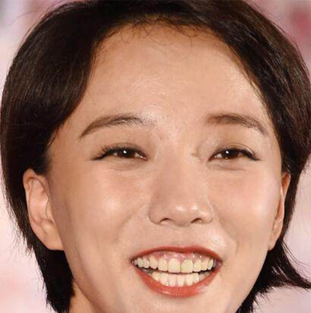 来感受一下女明星大笑的可怕样子,热巴和郑爽笑起来还上挺好看的