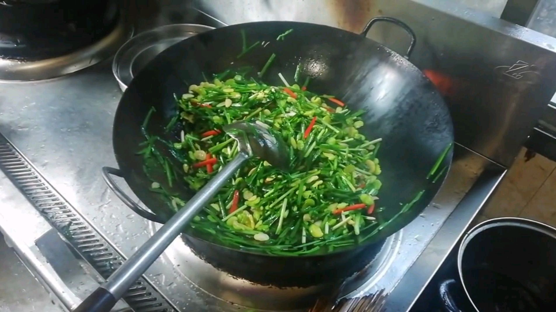 (韭菜豆米)韭菜的清香,蚕豆米的软糯