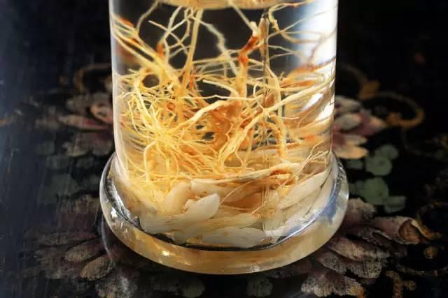 耳朵总嗡嗡响?常按这2个穴位不仅改善"耳鸣",还能增强听力