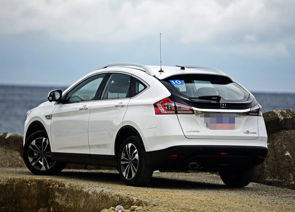 纳智捷u6 turbo 基本型,硬朗的外观,可以让人激发对汽车的喜爱