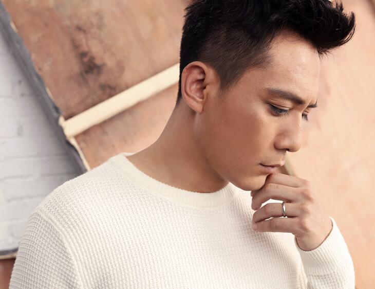 在大二的时候,女生基本都出去拍戏了,刘烨是班上第