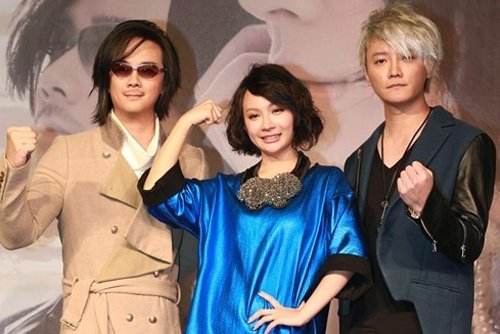 飞儿乐团女主唱faye回应被踢出团队,质问原因只得到7字回应