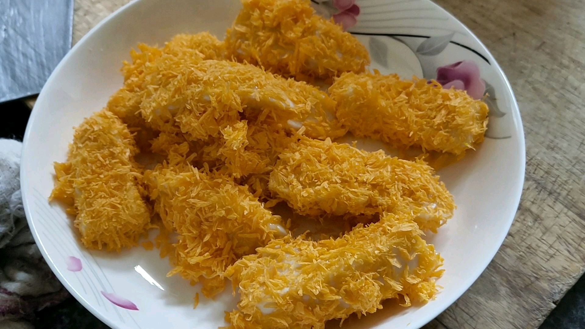 网红美食炸牛奶,一次就成功,裹上面包糠炸,小朋友喜欢吃