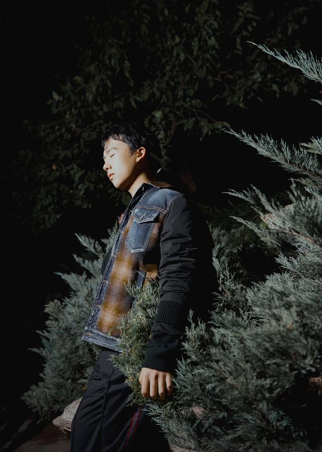 郭麒麟时尚大片出炉!忧郁气质酷似韩剧男主,德云社要走偶像路吗