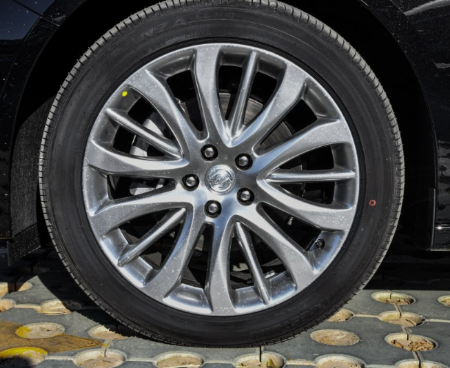 成熟稳重大气,颜值满分,颜色满分的君越