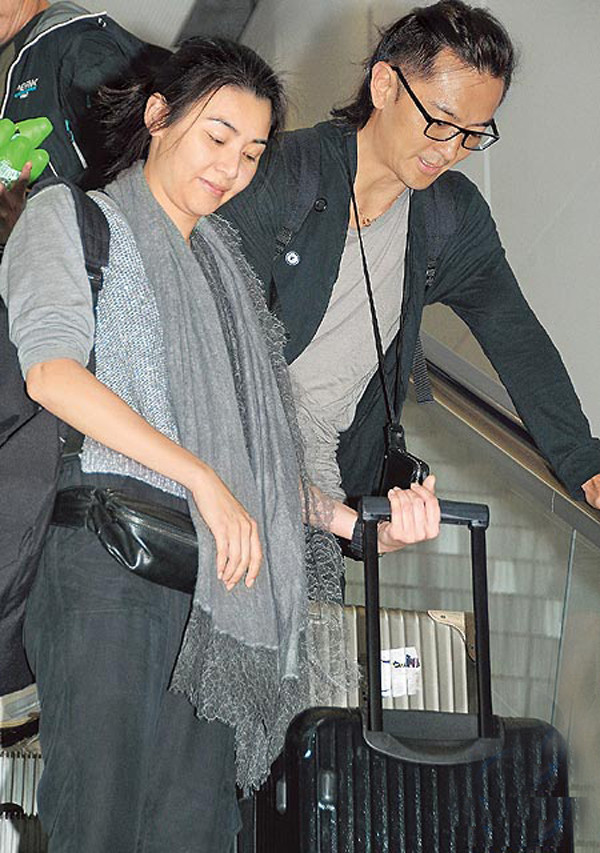 郑伊健感谢太太丁克,两旧爱态度迥异,一大方捧场,一晒照弃往事