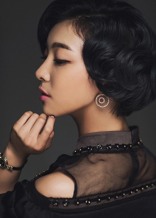 朴善怜气质短发魅力时尚写真