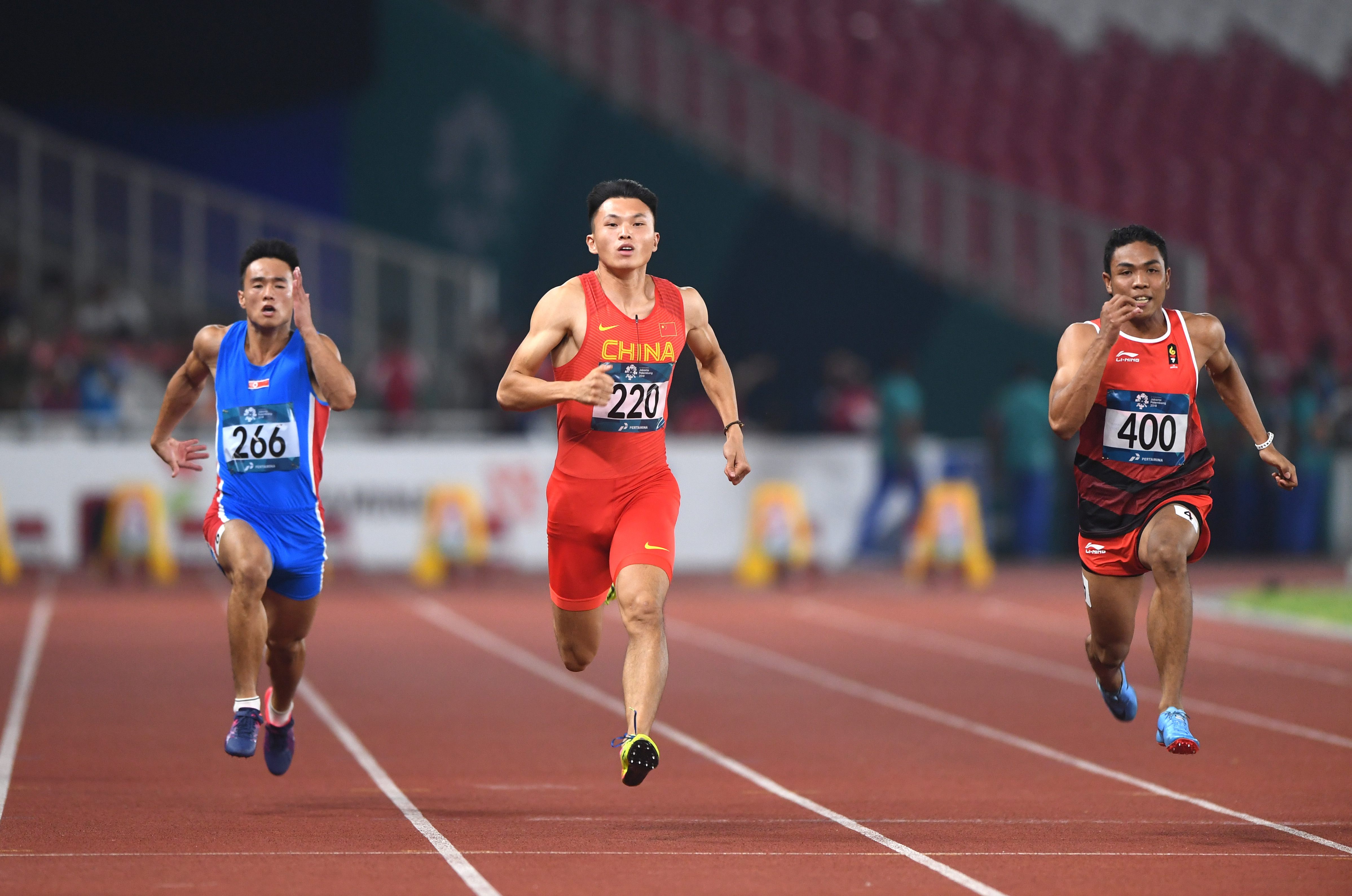 田径——男子100米预赛赛况(2)