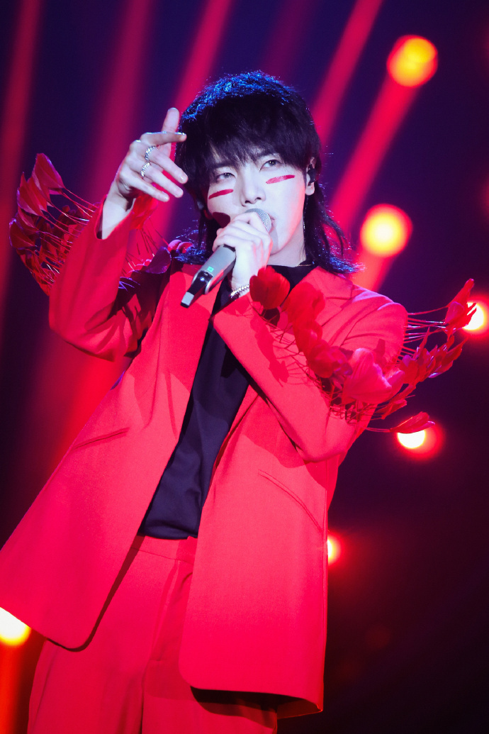 万物皆可云##华晨宇 七重人格# 【冀冀在火星】想送你明媚的春日光景