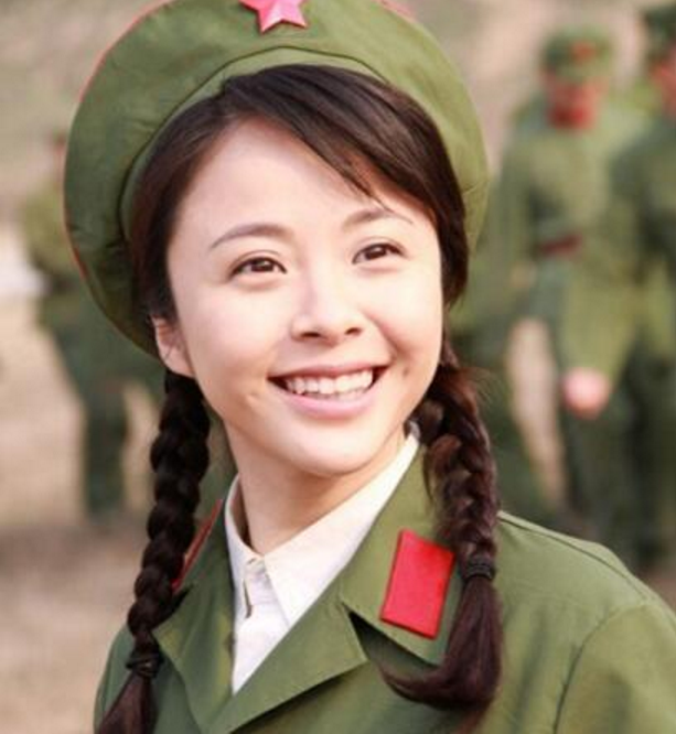 她被张国立从17岁捧到29岁,被爱情耽误了10年,如今重获幸福!