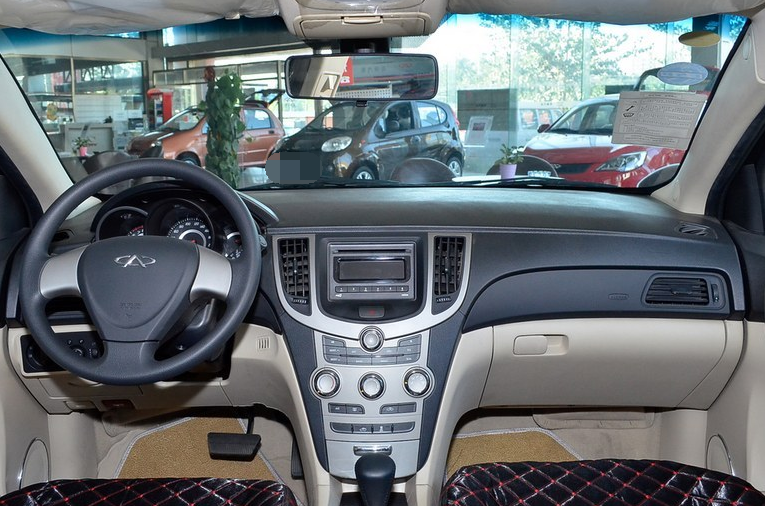 奇瑞a3内饰风格属于耐看型,不夸张也不老气.